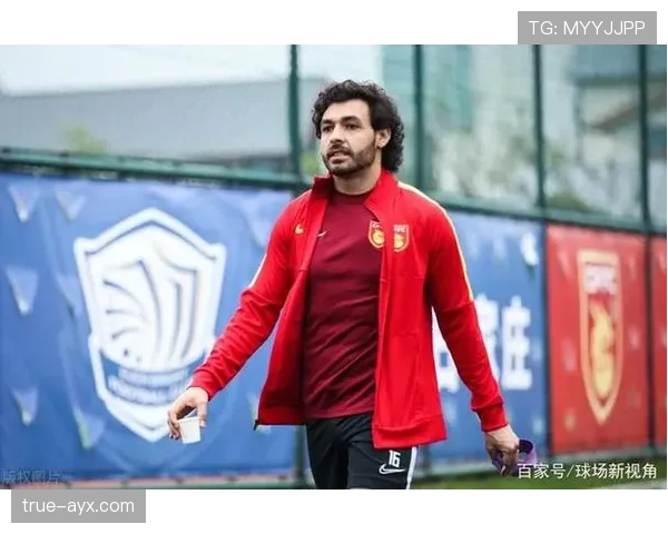 广州队球迷展现不屈精神，誓与球队共进退