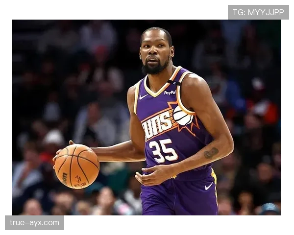 杜兰特赛场上杀神，下了场居然能这样随便穿衣服？没谁了！